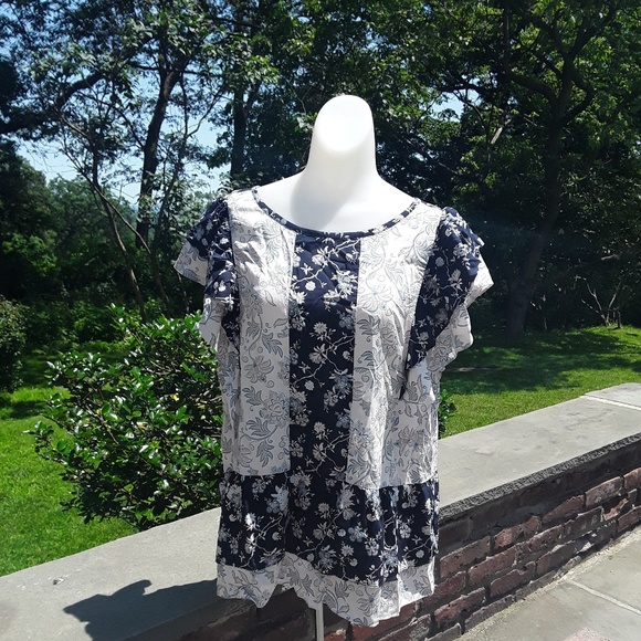 LOFT Tops - Loft Floral Ruffle Blouse